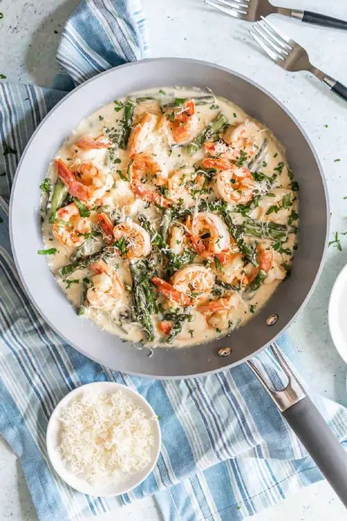 KETO CREAMY ASPARAGUS AND SHRIMP ALFREDO